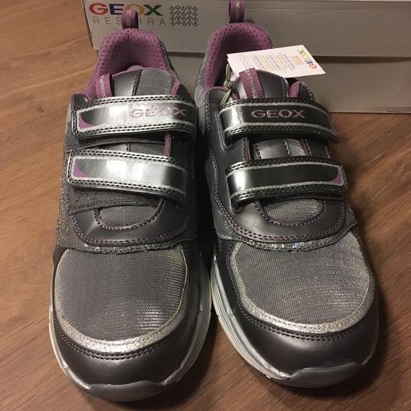 New w/box Geox sneakers big girls size 9. - Picture 3 of 8